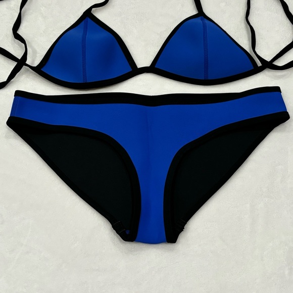 TRIANGL Women’s Triangle Bikini Top & Bottoms - deep blue, size Small & Medium - Picture 8 of 14